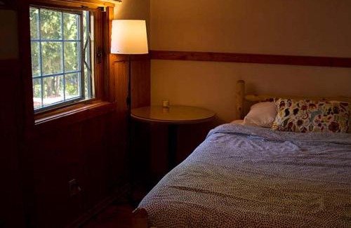 Golden Hotel | Rustic Beaverfoot Lodge Room N6