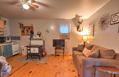 Briceville Cabin | Rustic Briceville Cabin w/Porch Tucked in Forest!