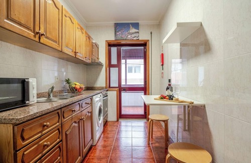 Cedofeita Apartment | Rustic Bright Flat w/Netflix | City Centre