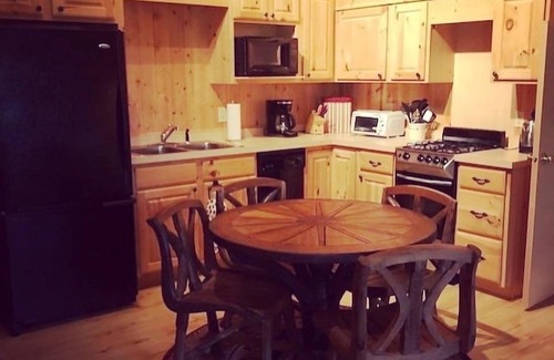 Pequot Lakes Cabin | Rustic Bunkhouse on Lake Ossawinnamakee with lots of amenities!