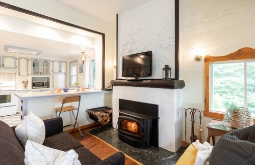 St-Adolphe-d'Howard House | Rustic charm, lake/beach access