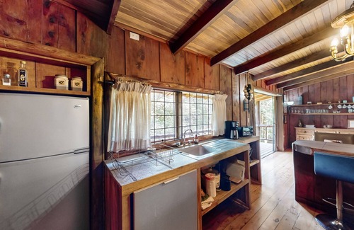 San Jose De La Montana Cabin | Rustic Cabin W/High-Speed WiFi, Full Kitchen, Great Views, Large Deck & More
