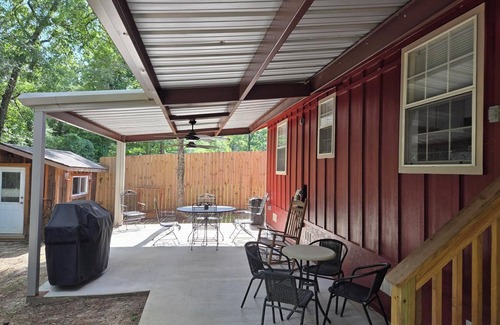 Broaddus Cabin | Rustic Cabin 300 Yards from Free Boat Launch & Swimming Area
