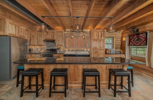 Elk Meadows House | Rustic Cabin, Amazing Views of the Mountains, with sled hill - STR 2022-092