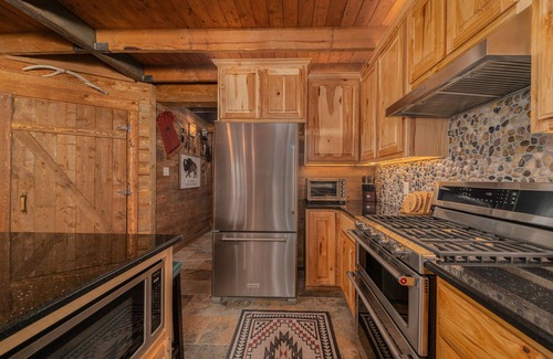 Elk Meadows House | Rustic Cabin, Amazing Views of the Mountains, with sled hill - STR 2022-092