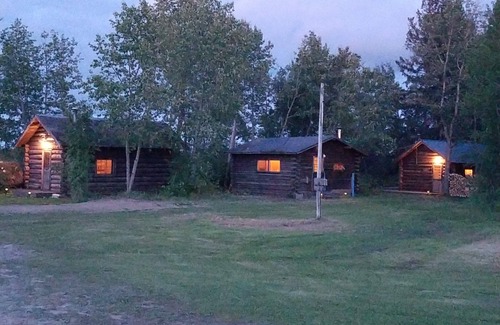 West Central Saskatchewan Cabin | Rustic Cabin at Delaronde Resort - Cabin #7