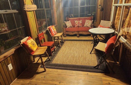 Broaddus Cabin | Rustic cabin Broaddus, Tx. 1m to Powell Park Marina Lake Sam Rayburn