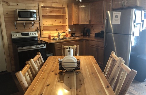 Hope House | Rustic Cabin Getaway