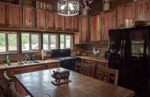 Texas Gulf Coast Region House | Rustic Cabin in the Woods