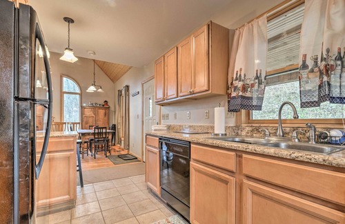 Snowshoe Cabin | Rustic Cabin in the Woods: 6 Mi to Snowshoe Resort