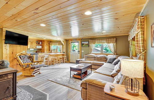 Walden Cabin | Rustic Cabin in West Danville w/Deck & Fire Pit!