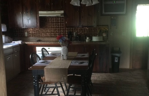 Gainesboro Cabin | Rustic cabin over looking Cordell Hull Lake