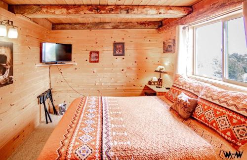 Monticello House | Rustic Cabin Rental with Porch at Foot of Abajo Mountains near Moab, Utah