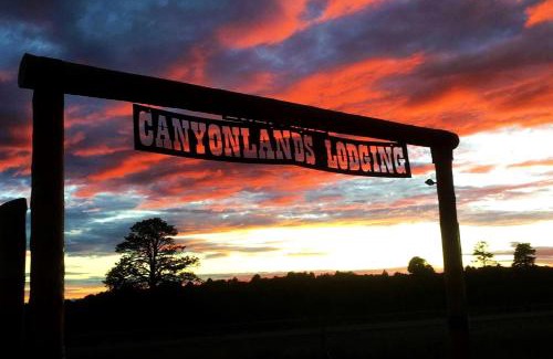 Monticello House | Rustic Cabin Rental with Porch at Foot of Abajo Mountains near Moab, Utah