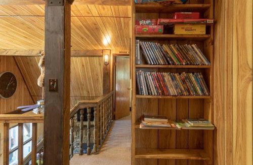 Island Park Apartment | Rustic Cabin Retreat - Hot tub - Fire pit - BBQ -