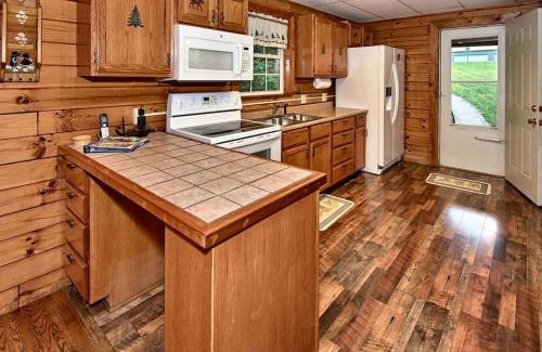 Rockbridge House | Rustic Cabin with Jacuzzi Surrounded by Nature in Ohio
