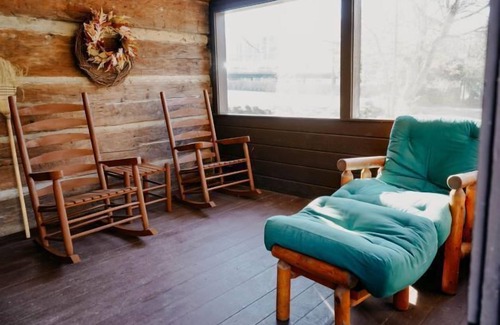 Gatlinburg Cabin | Rustic cabin with modern amenities, On the water, 0.4 miles to Downtown!