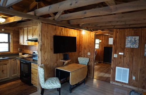 Monticello House | Rustic Cabin - Year Round Lake View