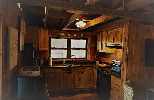 Monticello House | Rustic Cabin - Year Round Lake View