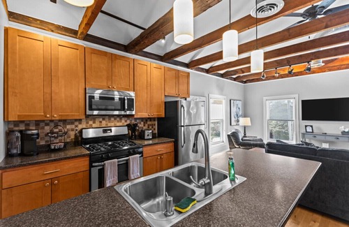 Old North End Apartment | Rustic Charm 2BR Downtown Burl.