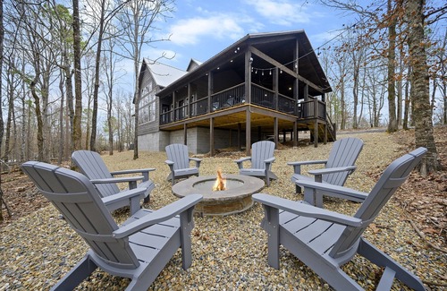 Broken Bow Cabin | Rustic Charm – Hot Tub King Suites Nature Views