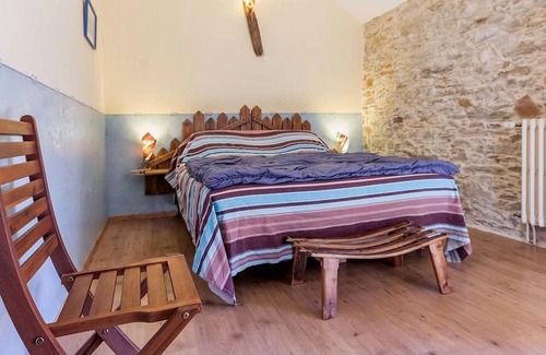 Bouvron Bed & Breakfast | Rustic Charm in Bouvron: Cozy Room, Private Ensuite, Child-Friendly Amenities & Fireplace Breakfast