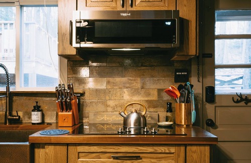 Oakland Cabin | Rustic Charm Meets Modern Boutique + DCL Central + Hot Tub, Sauna, Lake Access