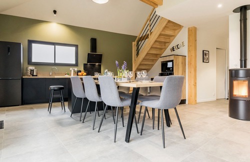 Nort-sur-Erdre Cottage | Rustic Charm: Renovated Barn near Nantes with Garden & Canal Access