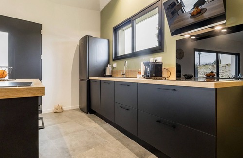 Nort-sur-Erdre Cottage | Rustic Charm: Renovated Barn near Nantes with Garden & Canal Access