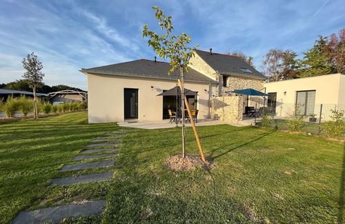Nort-sur-Erdre Cottage | Rustic Charm: Renovated Barn near Nantes with Garden & Canal Access