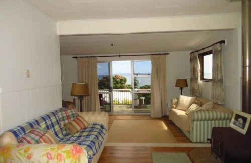 Cable Bay House | Rustic Charmer in Cable Bay