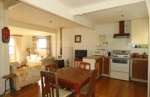 Cable Bay House | Rustic Charmer in Cable Bay