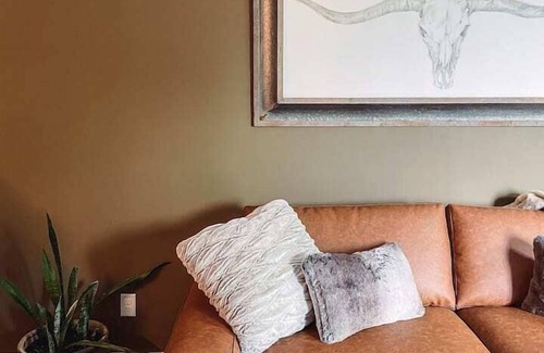 North Nashville Apartment | Rustic Chic: Boutique Luxe Near Broadway