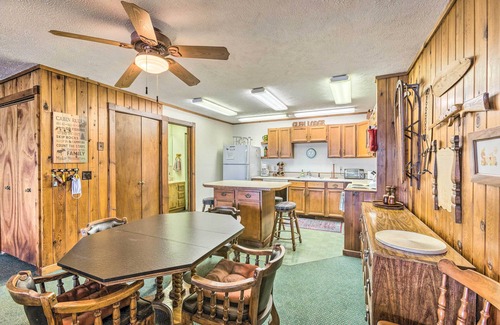 Glen Arbor Apartment | Rustic-Chic Lake Glen Studio: 4 Mi to Beach!