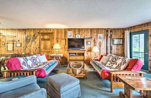 Glen Arbor Apartment | Rustic-Chic Lake Glen Studio 4 Mi to Beach!