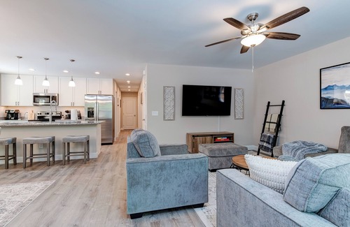 Fletcher House | Rustic Chic Mountain Home 15 min from DT Asheville