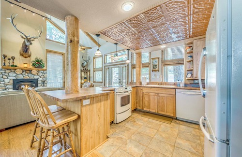 Cloudcroft Cabin | Rustic Cloudcroft Cabin w/Spacious Deck & Grill!