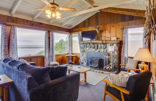 Smith River House | Rustic Coastal Smith River Cottage with Ocean Views!