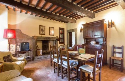 Monterchi House | Rustic Comfort with Modern Touch