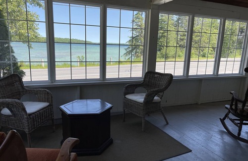 Trent Lakes Cottage | Rustic Cottage on Sandy Lake Creek