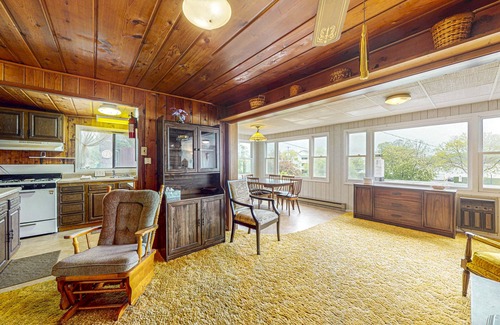 East Jordan House | Rustic Cottage w/dock access, kayaks, and year-round adventures in East Jordan