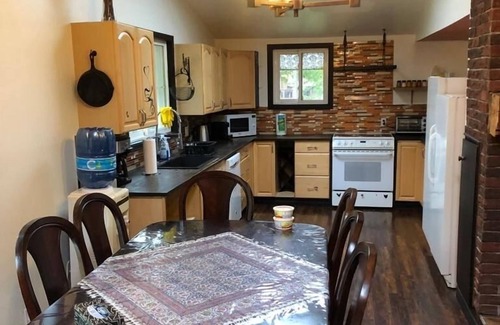 Kirkfield Cottage | Rustic cottage w/hot tub