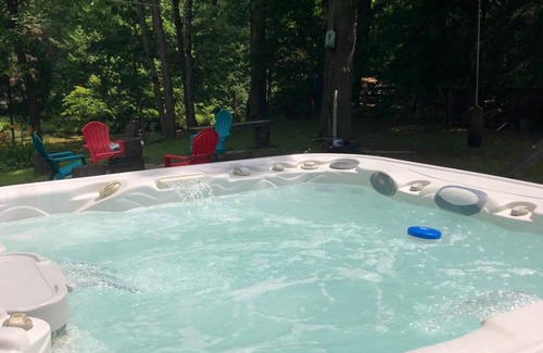 Kirkfield Cottage | Rustic cottage w/hot tub