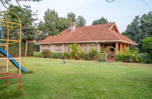 Nairobi House | Rustic Cottage With Chimney and Garden-UN Blue zone