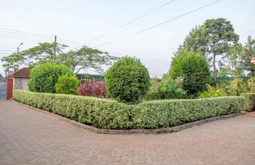 Nairobi House | Rustic Cottage With Chimney and Garden-UN Blue zone