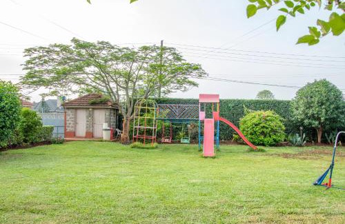 Nairobi House | Rustic Cottage With Chimney and Garden-UN Blue zone