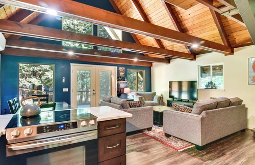 Mount St. Helens Cabin | Rustic Cougar Cabin w/Wood-Burning Fire Pit!