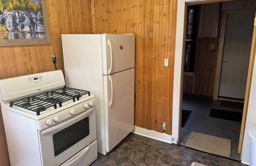 Trout Creek House | Rustic Cozy Cottage! Snowmobile,ATV Trails, Bond & Agate Falls, Bruce Crossing!