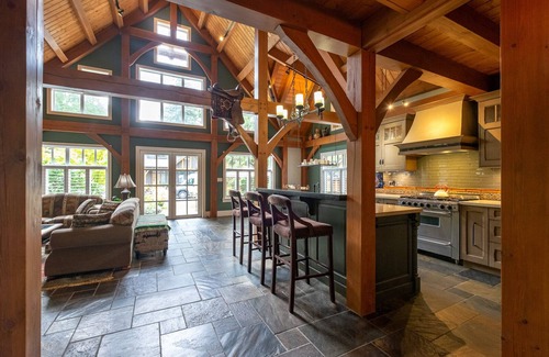 Cultus Lake Cabin | Rustic Cultus Lake Cabin House w/BBQ, Ping Pong Table & Gym Equipment