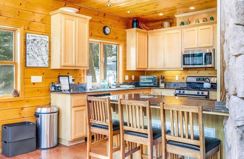 Arnold House | Rustic Custom Built Cabin w/Hot Tub & Sauna SK#33 by Bear Valley Vacation Rentals